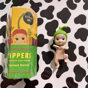 Sonny Angel Hippers Pear Harvest series Mini Figure Fruit Vegetable Attach Me